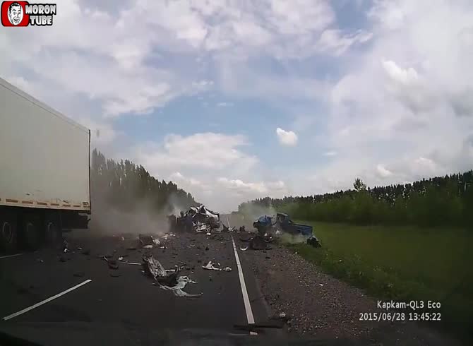 Video :Amazing Russian traffic accident